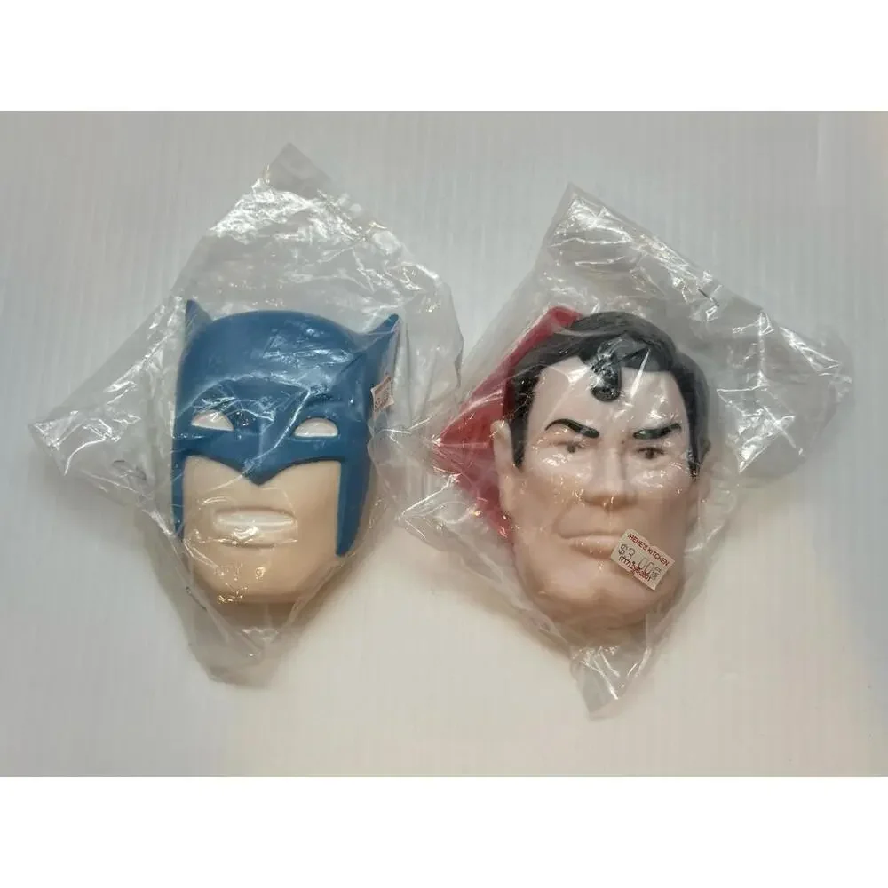 Vintage 1977 Superman & Badge Batman Bat Signal Cake Topper Wilton‎ DC Comics #2